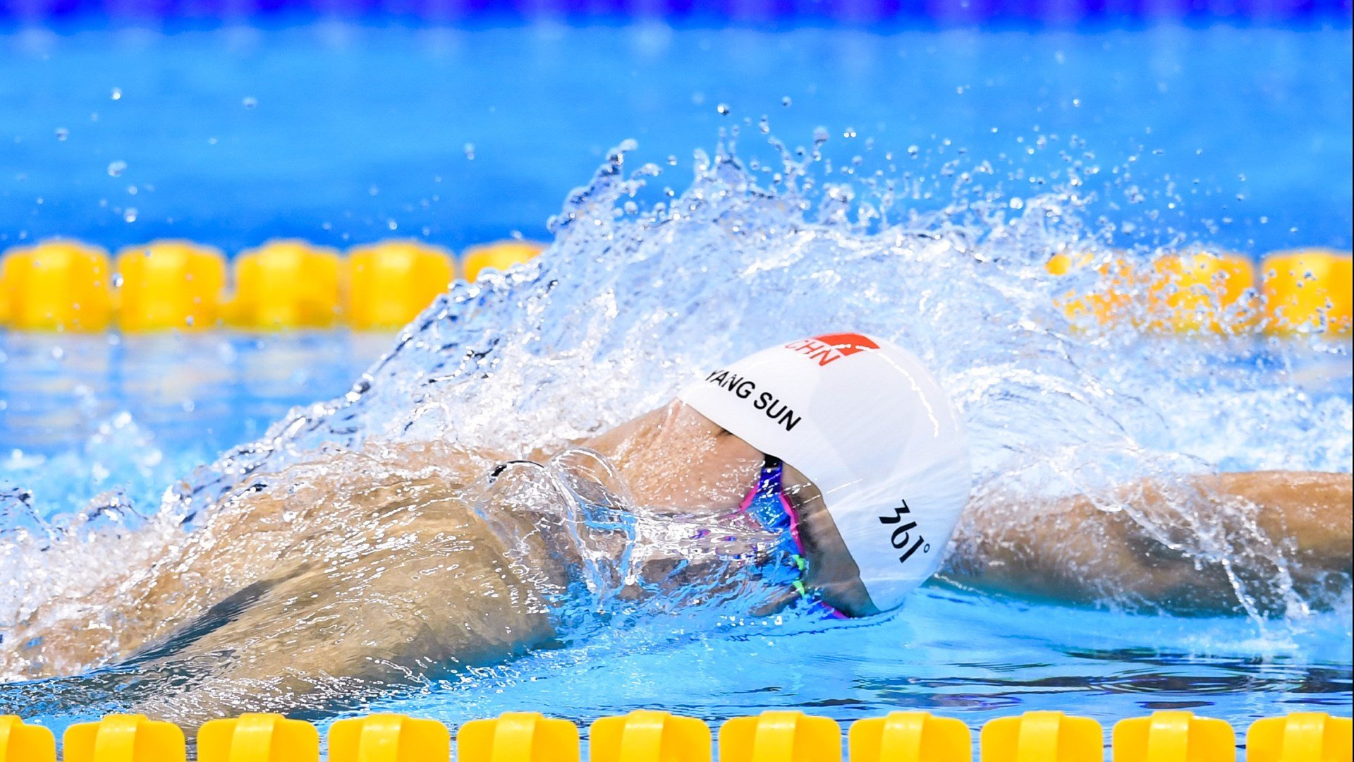 《专题报道：电竞选手的日常训练与生活》，电竞选手的标准