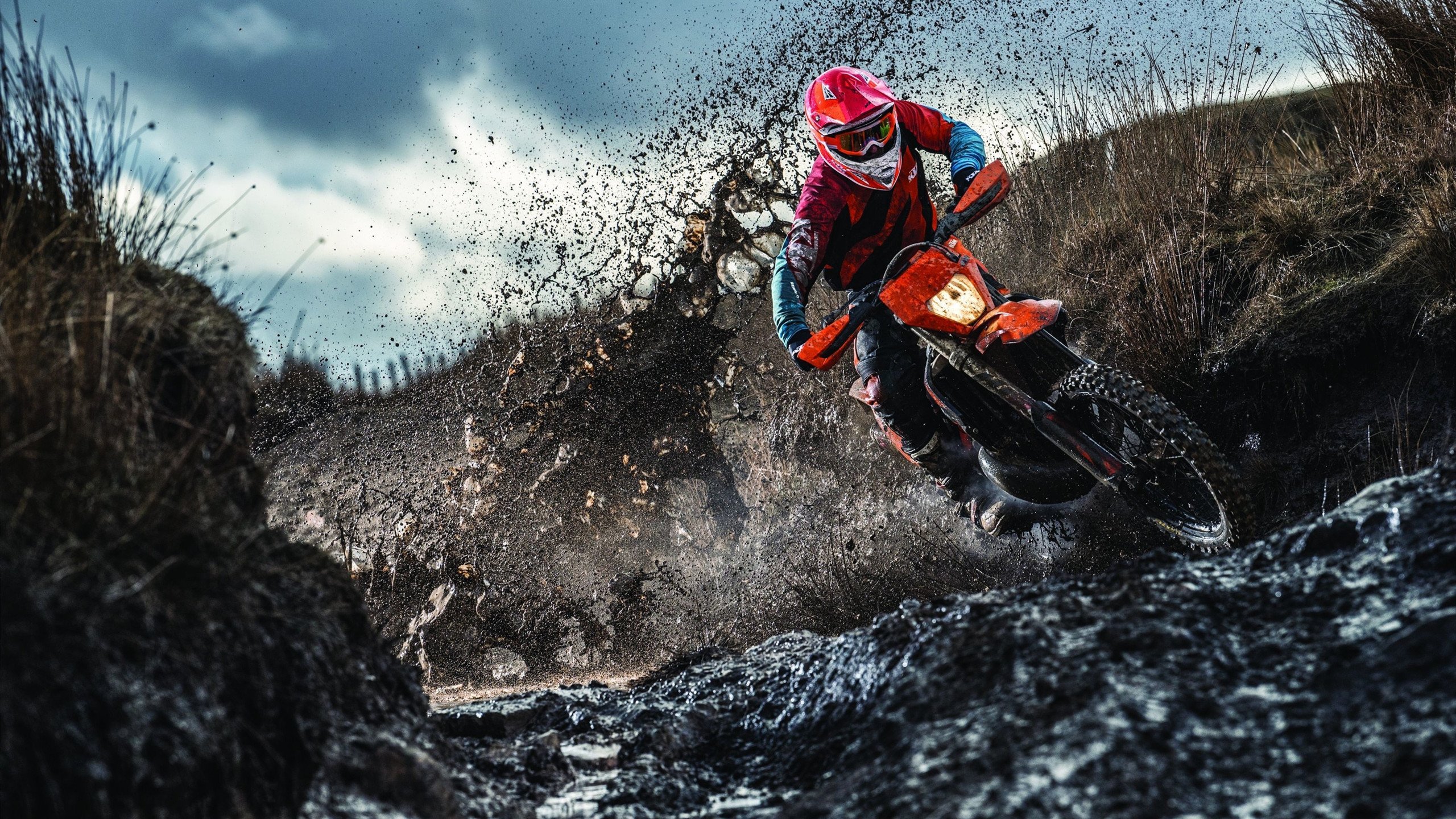 球场下雪太大，瑞士球员主动帮裁判扫线，瑞士球赛